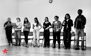 La actriz participa también del