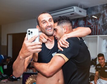 Pablo Sabbag y Hernán Barcos, los goleadores del bicampeón de la Liga 1. (Foto: Alianza Lima)