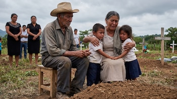 “Quedé solo con Dios”: La masacre en Honduras deja una estela de huérfanos al amparo de abuelos ancianos