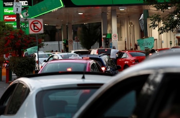 La CNE y la Profeco informan constantemente sobre los precios de los combustibles. (Reuters)
