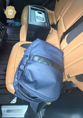 Indicios localizados al interior de la camioneta marca Range Rover. Crédito: SSC