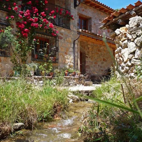 El refugio de Dabiz Muñoz que le “resetea el cerebro” y tiene apenas 150 habitantes