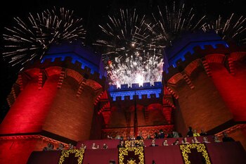 Los fuegos artificiales que ponen punto y final al acto de la Crida en 2026, inicio de las Fallas. / Ayuntamiento de València