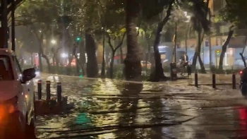 Caos vial en CDMX por cierre de Paseo de la Reforma y fuertes lluvias con granizo: estas son las afectaciones
