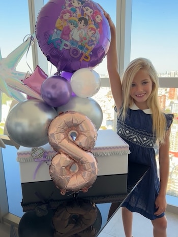 La pequeña mostró su outfit