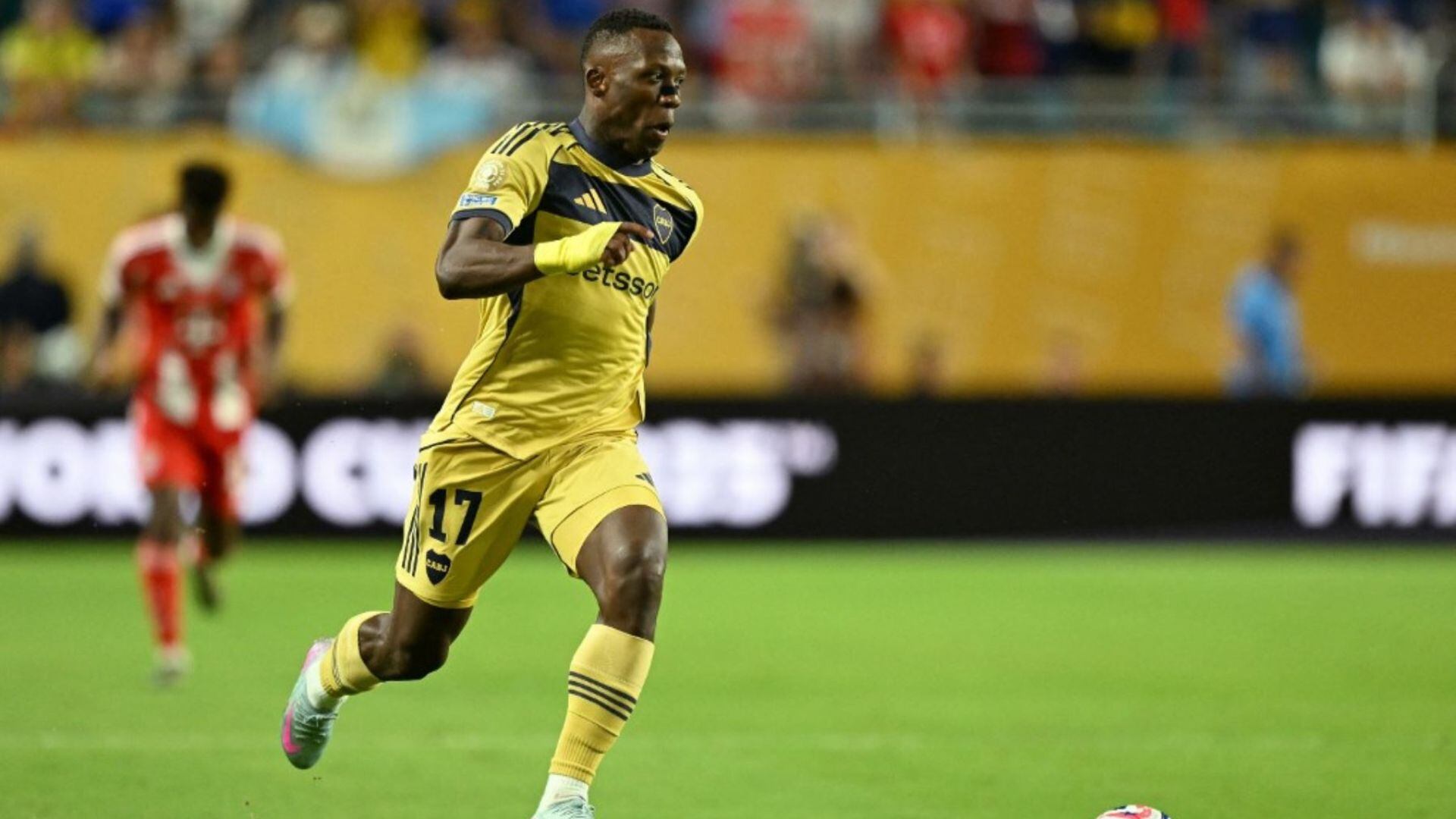 Luis Advíncula tuvo poca continuidad con Boca Juniors el 2025 por bajo rendimiento. - créditos: EFE