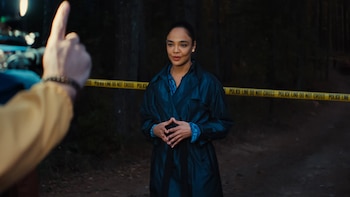 Tessa Thompson es reportera en