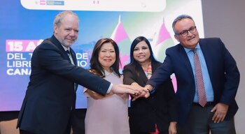 Autoridades del Perú y Canadá