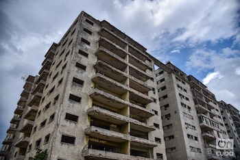 Edificios desahuciados de Cuba, cientos de cubanos viven en estos edificios inseguros