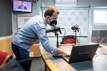 Alejandro Bercovich preparandose para iniciar