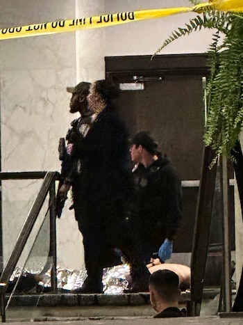 Membros das autoridades policiais respondem durante o jantar dos correspondentes na Casa Branca, sábado, 25 de abril de 2026, em Washington (AP Photo/Alex Brandon)