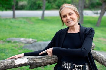 Fotografía cedida por Sasha Turrentine donde aparece Gloria Steinem, una periodista, escritora y activista estadounidense considerada icono del feminismo en su país.EFE/Sasha Turrentine