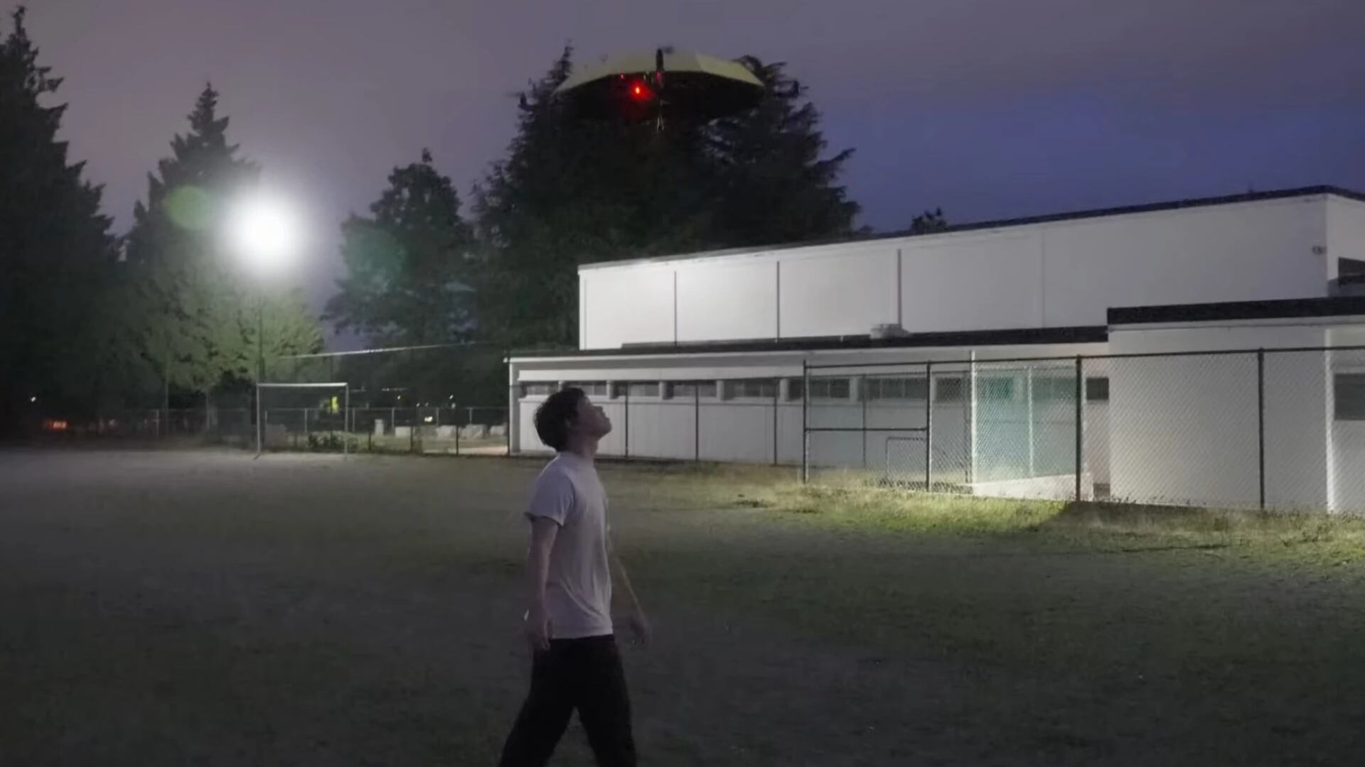 Las baterías, el ruido y el clima adverso son algunos de los desafíos técnicos del dispositivo. (John Xu / I Build Stuff)