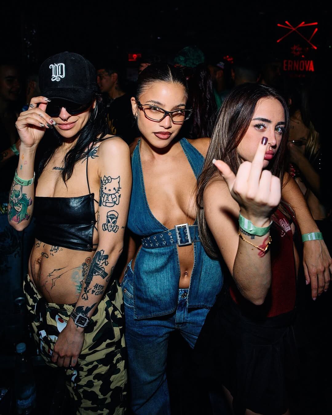 Nicki Nicole, en un momento de ocio tras la ruptura, junto a Emilia Mernes y Cazzu