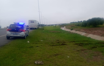 Policías y médicos intervinieron en el kilómetro 10 del anillo interno de la Circunvalación, donde el conductor fue hallado inconsciente