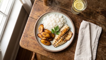 Arroz blanco con cuatro ingredientes