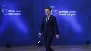 El presidente de Rumanía cambia de primer ministro para facilitar la formación de gobierno