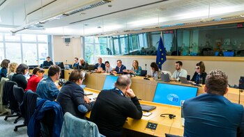 Metsola pide "centrarse" en iniciar