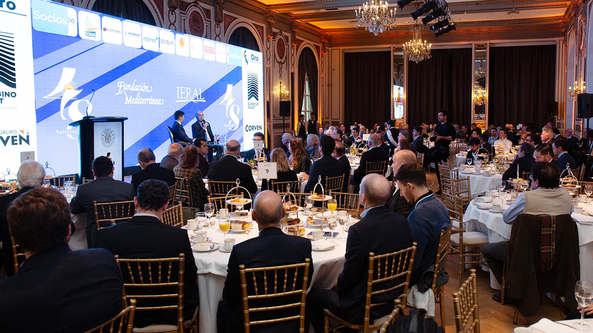 Invitados reunidos en el hotel Alvear para el ciclo