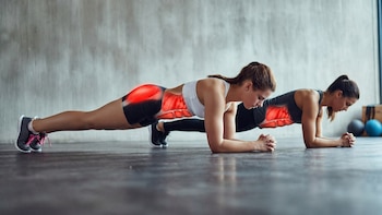 El ejercicio que con solo 10 segundos de intensidad te ayuda a ganar masa muscular en glúteos