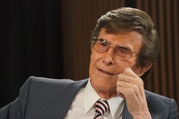 "Yo soy muy romántico. Escribo