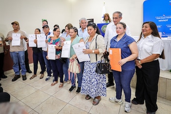 El acto oficial en La Concepción, distrito de Bugaba, reunió a José Raúl Mulino, Maricel Cohen de Mulino y al ministro Jaime Jované. (Cortesía: Astrid Salazar)