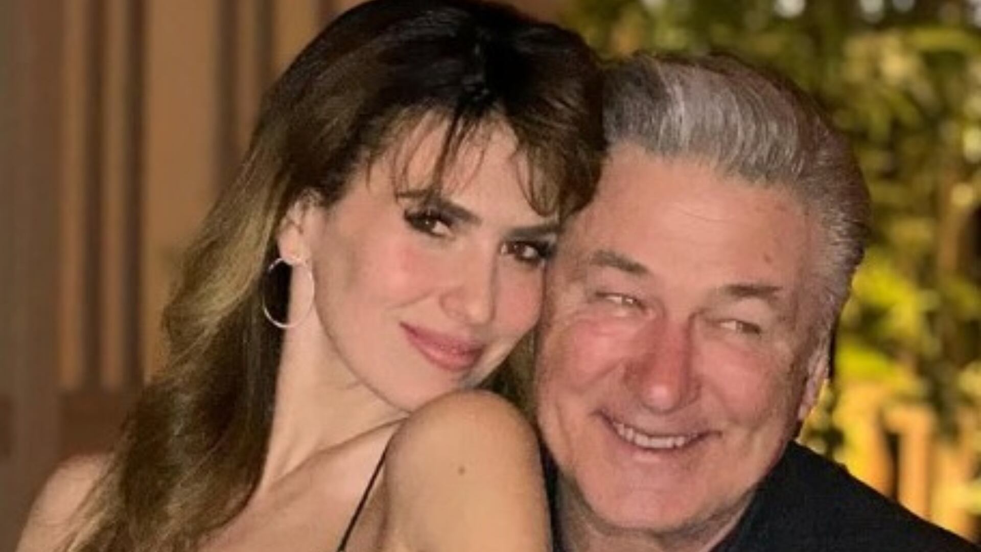 Hilaria Baldwin revela en su libro que la propuesta amorosa de Alec fue completamente distinta de sus experiencias previas(Créditos: Instagram/Alec Baldwin)