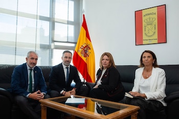 15/09/2026 Lucía Ruiz, nueva presidenta de la AVT, se reúne con Santiago Abascal para trasladarle las principales reivindicaciones de las víctimas del terrorismo.
La nueva presidenta de la Asociación Víctimas del Terrorismo (AVT), Lucía Ruiz, ha trasladado este martes al presidente de Vox, Santiago Abascal, la necesidad de impulsar leyes autonómicas específicas para las víctimas del terrorismo en aquellas comunidades que aún no cuenten con regulación propia.
POLITICA
AVT