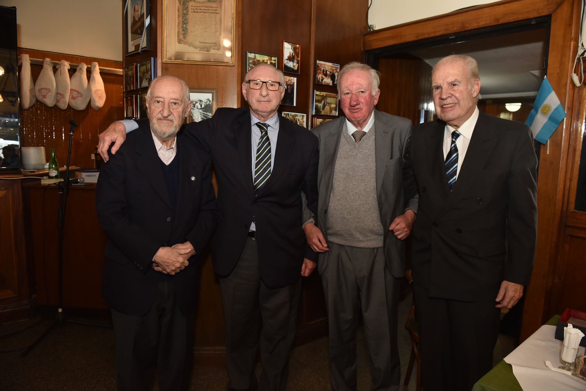 Cherquis y Julio Ricardo durante un reconocimiento del Círculo de Periodistas Deportivos, en 2018 (Foto Guillermo Llamos)