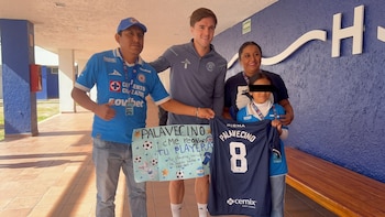 Cruz Azul cumple el sueño de una niña luego que le fue negada la entrada al estadio de Pachuca