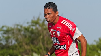 Carlos Bacca le lanzó fuerte