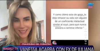 Captura de emisión televisiva con el rostro de Juliana Oxenford junto a un texto en pantalla y un rótulo inferior de un programa de espectáculos