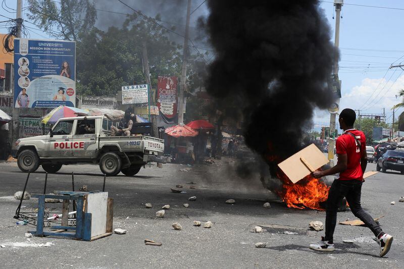 Protesta en Haití para reclamar por seguridad ante los actos delictivos que ejecutan las bandas en la ciudad de Puerto Príncipe
