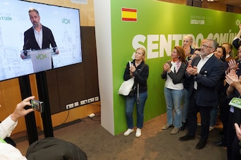 Carlos Pollán atiende a la