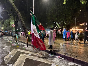 festejos en el Ángel de la Independencia tras triunfo de la Selección Mexicana en partido vs Chequia