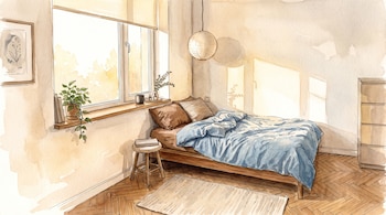 Ilustración en acuarela de una habitación con una cama con manta azul, una ventana con una planta en maceta, taburete y lámpara esférica.