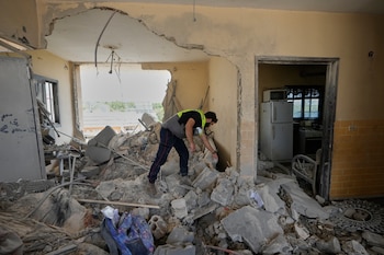 La destrucción de viviendas dejó a miles de familias sin posibilidad de retorno inmediato (AP Foto/Mohammed Zaatari)
