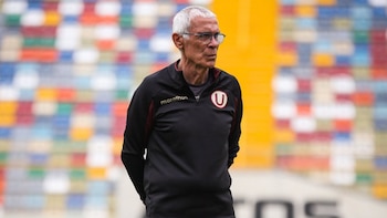 Héctor Cúper acelera sus decisiones tácticas en Universitario antes del debut en el Clausura: “Me quedan unos días para probar”