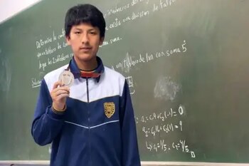 Un talento que nació en casa: su interés por las matemáticas comenzó observando a su padre carpintero medir, calcular ángulos y resolver problemas durante la elaboración de muebles. Difusión