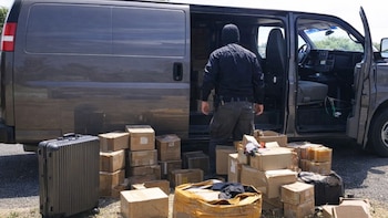 Vinculan a proceso a pareja detenida con 187 mil dólares ocultos en Tabasco