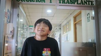 Madre dona riñón a su hijo de 9 años y le devuelve la salud