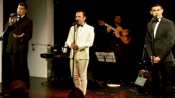 Tango a tres bandas.