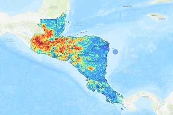 Mapa de Centroamérica mostrando puntos de calor desde Guatemala hasta Panamá. Áreas rojas y amarillas indican mayor intensidad, especialmente en Guatemala y Nicaragua.