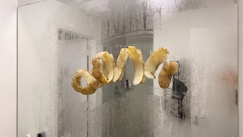 Pon cáscaras de papa en el espejo del baño y olvídate del empañamiento