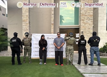Las intervenciones se llevaron a cabo en cuatro inmuebles, donde también fueron detenidos José Antonio “N”, de 39 años y Rosario “N”, de 41. (Crédito: Gabinete de Seguridad | Gobierno de México)