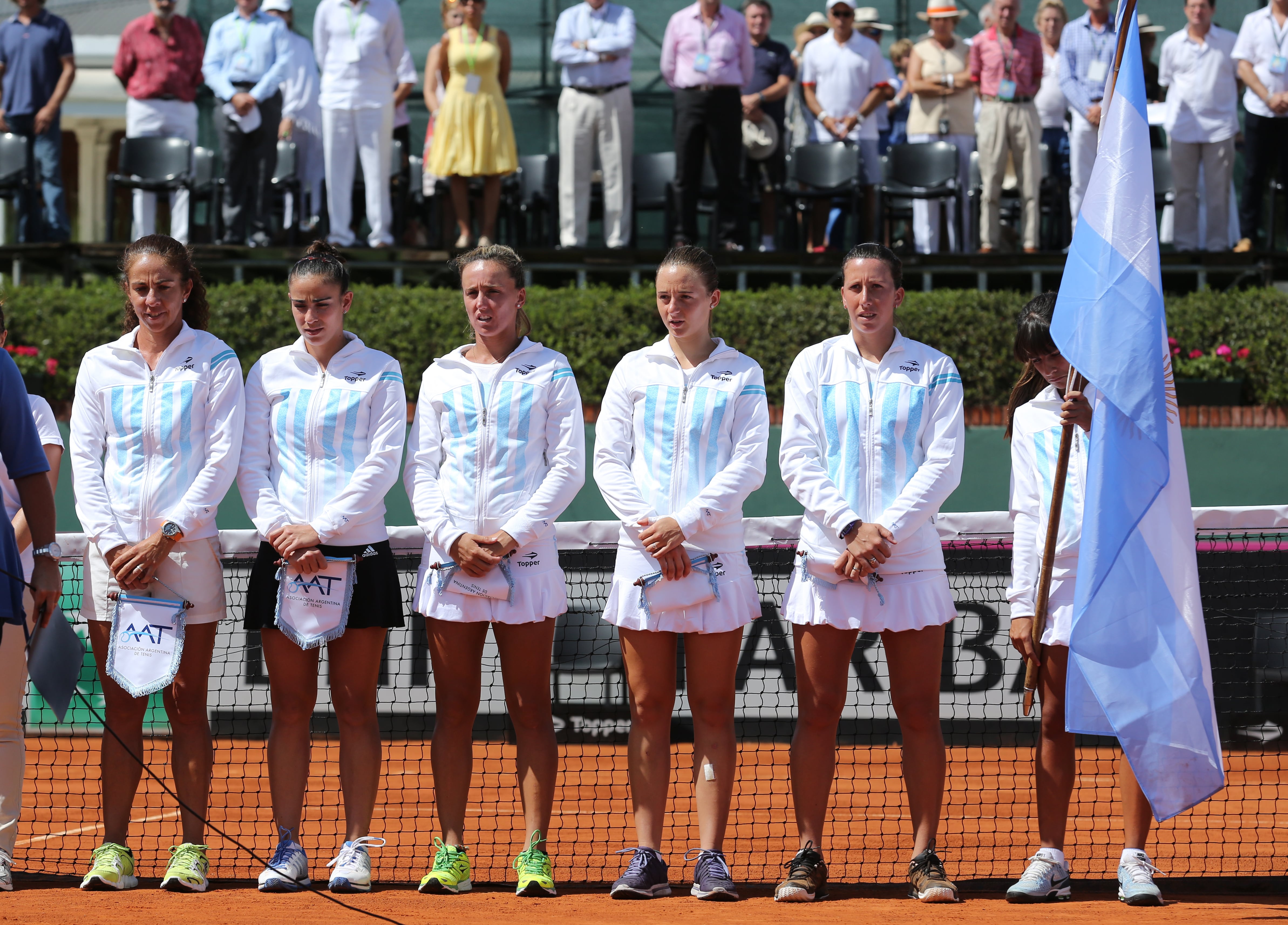 María José Gaidano y las jugadoras argentinas en la serie ante Japón por la Fed Cup (Crédito: Prensa AAT)