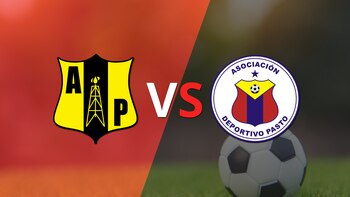 Esneyder Mena marca un doblete