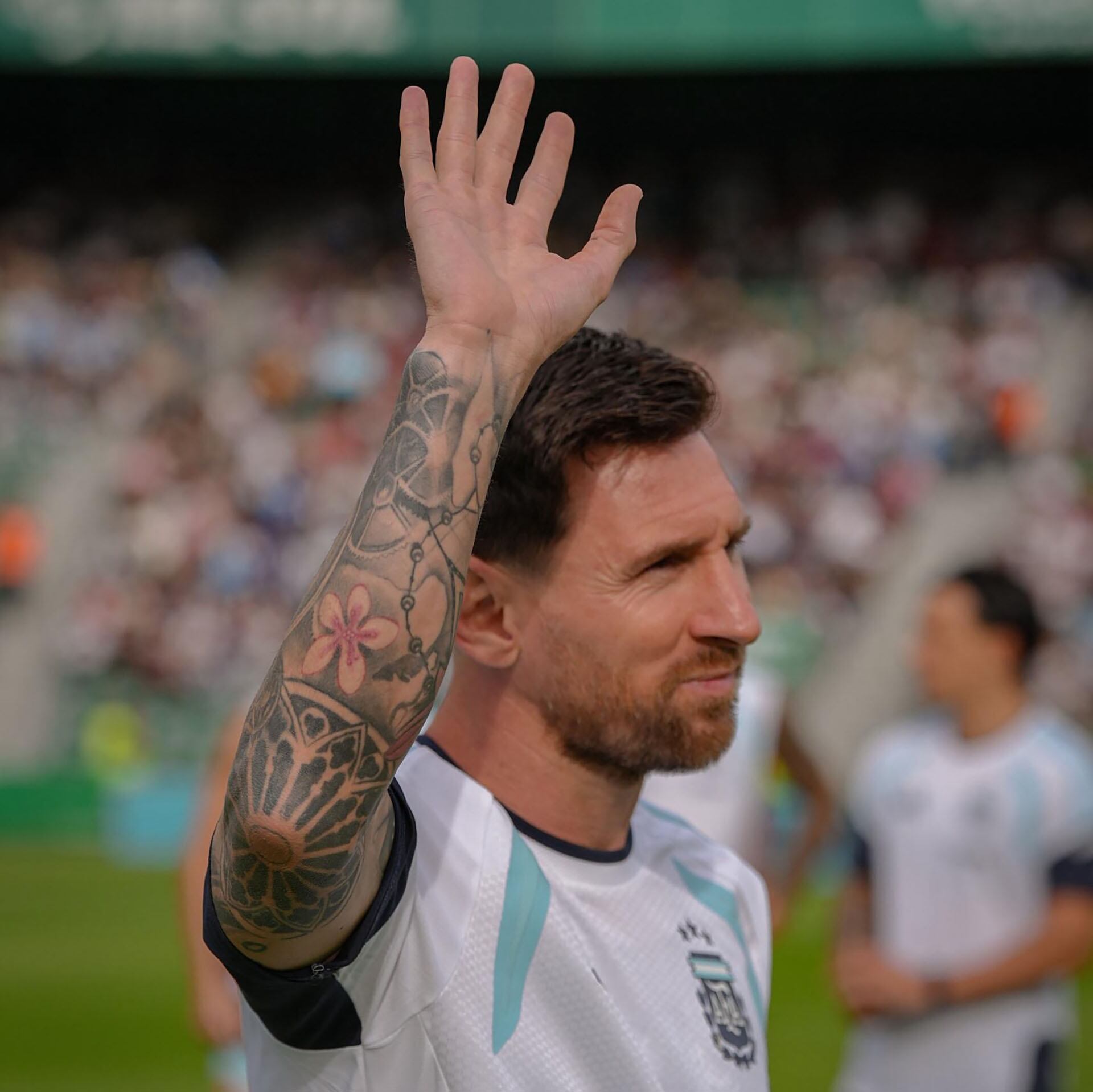 El saludo de Messi a los hinchas en la práctica abierta de la Selección (@leomessi)
