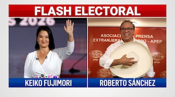 Imagen compuesta mostrando a Keiko Fujimori levantando la mano y a Roberto Sánchez sonriendo mientras sostiene un sombrero, con un título de 'Flash Electoral'.
