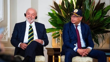 Lula afirma que Petro le ha trasladado su "compromiso" con una "transición pacífica" en Colombia